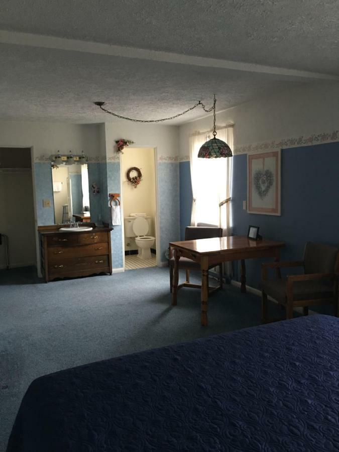 Boardwalk Inn Saint Ignace Exterior photo